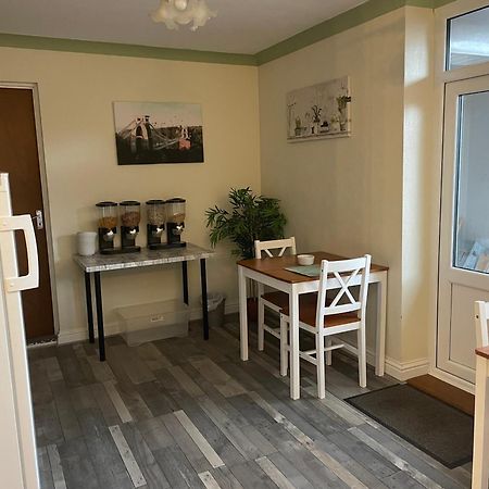 Maple Leaf Guest House Almondsbury Dış mekan fotoğraf