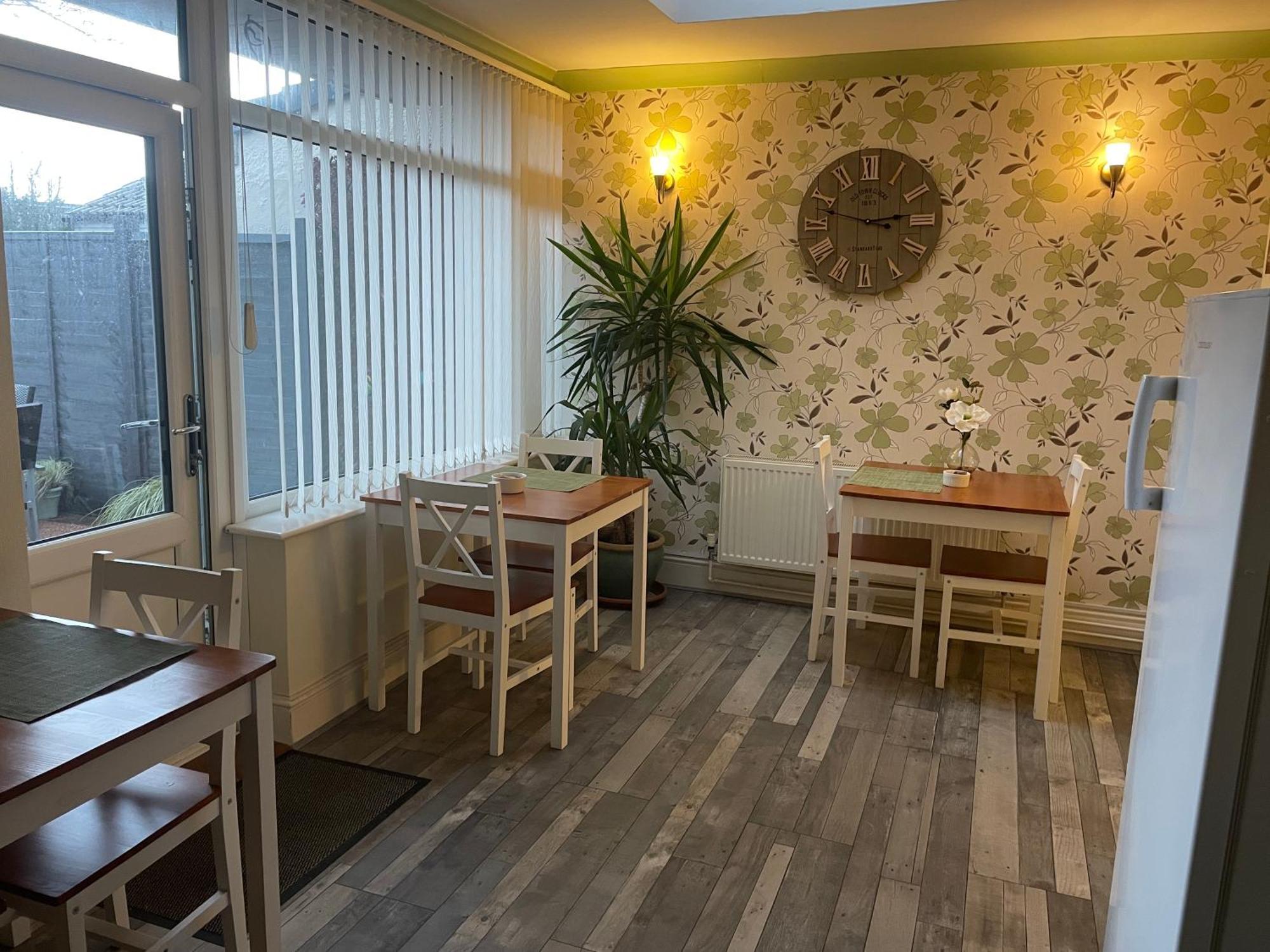 Maple Leaf Guest House Almondsbury Dış mekan fotoğraf
